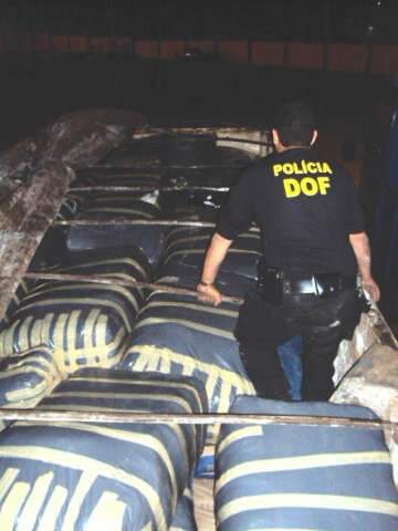 DOF apreende contrabando de roupas e toalhas que viria para Campo Grande