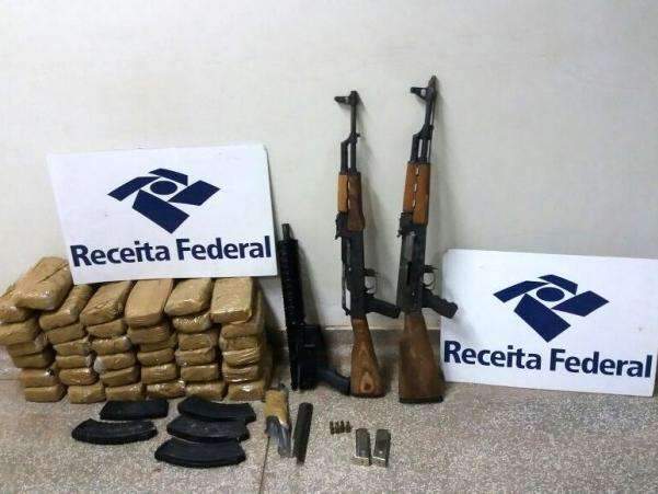 Mais de 45 kg de coca&iacute;na e armas s&atilde;o apreendidas em fiscaliza&ccedil;&atilde;o na fronteira
