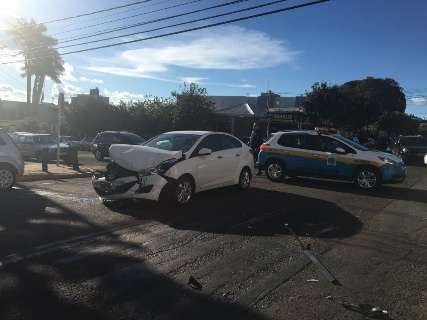 Diante de mais um acidente, vizinhos a esquina pedem semáforo