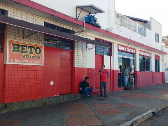 Vizinhos vivem momentos de apreens&atilde;o com inc&ecirc;ndio em loja