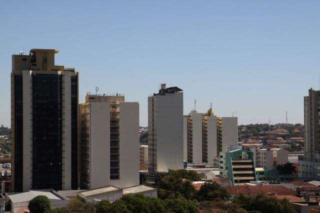 Domingo come&ccedil;a com 15&ordm; C, mas temperatura deve subir e a umidade cair