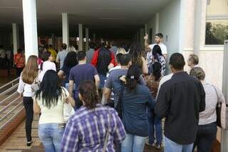 Após sumiço de provas, parte dos candidatos a vaga na PRF voltaram às salas de aula para efetivar o teste (Foto: Cleber Gellio)