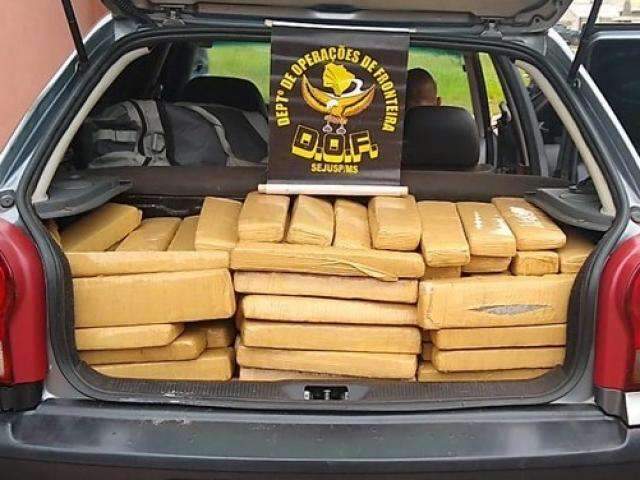 Traficante &eacute; preso com 345 quilos de maconha que entregaria em SP
