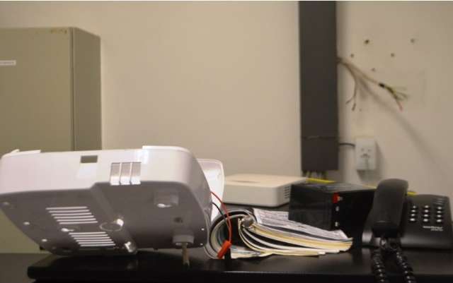 Ladr&otilde;es assaltam loja e levam estoque de celulares avaliado em R$ 40 mil