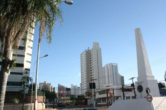 Sexta-feira amanhece com tempo aberto e sol forte em Campo Grande 
