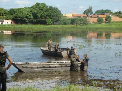 Cartão-postal da cidade, Lagoa Comprida recebe limpeza de militares