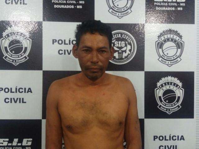 Suspeito nega envolvimento, mas &eacute; preso por latroc&iacute;nio de homem pr&oacute;ximo a escola