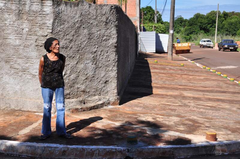 Como lidar com vizinhos escrotos que colocam o carro na frente da porta de  casa, na frente da garagem, na minha calçada, e quando vou pedir com  educação para retirar o carro