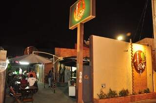 O bar fica na rua Sebastião Lima, 586, e funciona a partir das 19 horas. (Foto: João Garrigó)