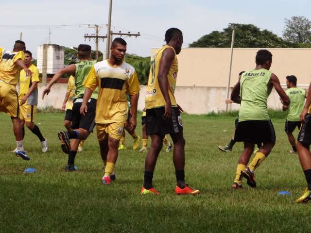 Ubiratan investe na parte f&iacute;sica para evitar queda de rendimento nos jogos