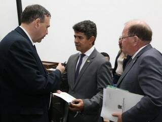 Deputados Paulo Siufi (MDB), Rinaldo Modesto (PSDB) e Enelvo Felini (PSDB), durante sessão (Foto: Victor Chileno/ALMS)