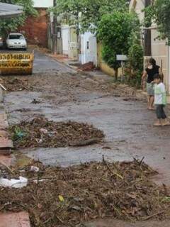 Estragos causados pela chuva na Travessa Junin (Foto: Marcos Ermínio)