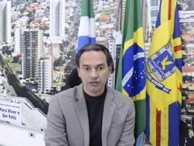 Prefeito diz que repasse est&aacute; em dia e cobra reabertura da Santa Casa