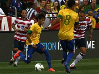 Estrela da equipe, Neymar foi o autor do primeiro gol da Seleção (Foto: Gazeta Press)