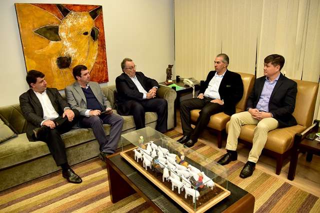 Presidente de confedera&ccedil;&atilde;o se re&uacute;ne com governador e prefeitos de MS
