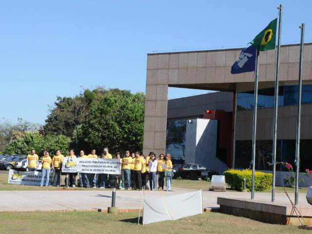  Greve de analistas prejudica atendimento na Receita Federal