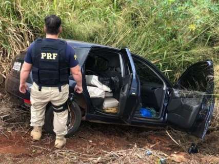 Motorista cai em barranco e acaba preso com 465 kg de maconha