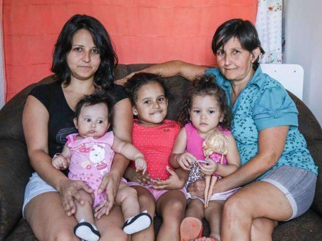 Drama comove e manicure consegue leite para beb&ecirc; sem vender sof&aacute;