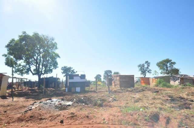 Invasores de terreno no lix&atilde;o recorrem ao TJ para evitar despejo