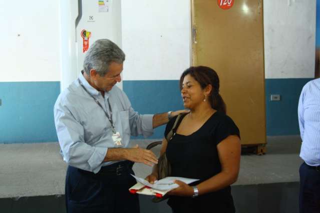 Governador entrega 215 geladeiras e espera atingir 79 munic&iacute;pios at&eacute; 2014