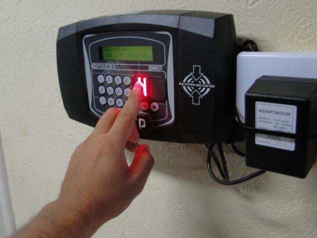Ponto eletr&ocirc;nico foi instalado em UPAs e CRSs e atinge 3,8 mil servidores