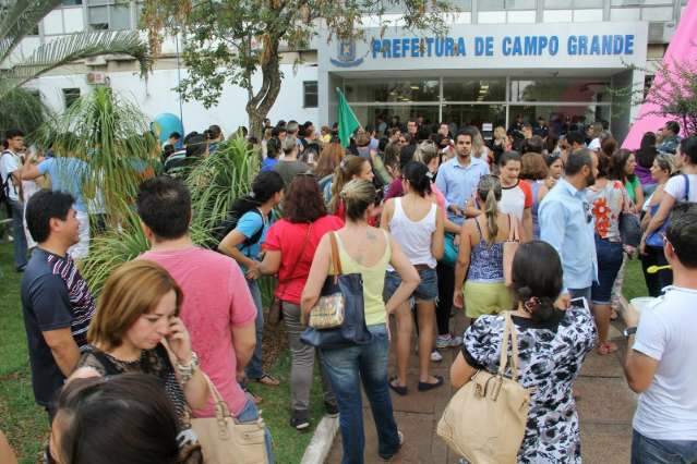 Sem acordo, professores da Capital discutem greve na segunda-feira