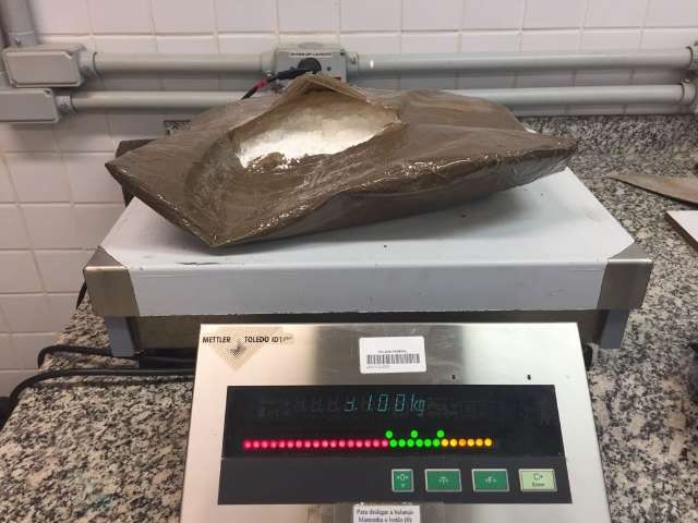 Boliviano &eacute; flagrado em aeroporto levando 3 kg de coca&iacute;na para SP