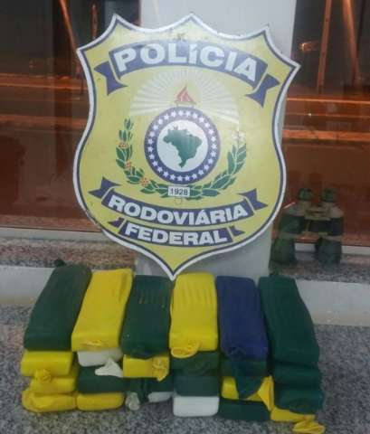 Rapaz &eacute; preso em &ocirc;nibus com maconha embalada nas cores da bandeira do Brasil