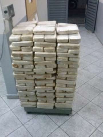 Carreta levava 262 kg de coca&iacute;na em tanque; carga vale R$ 6,5 milh&otilde;es