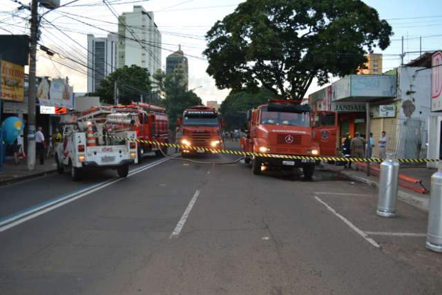  Inc&ecirc;ndio destr&oacute;i linha de produ&ccedil;&atilde;o de padaria no centro de Campo Grande 