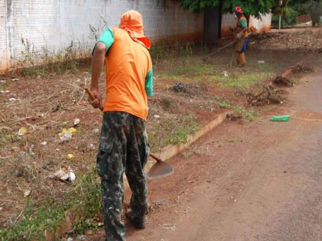C&acirc;mara autoriza a prefeitura a terceirizar servi&ccedil;os de varri&ccedil;&atilde;o de ruas e poda de &aacute;rvores