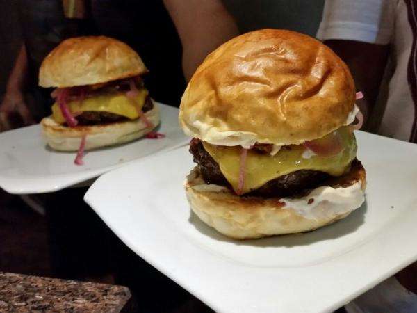 Food truck inspirado na Harley Davidson tem lanche e petiscos com Jack Daniel&#039;s