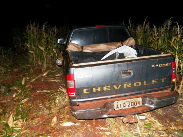 Pol&iacute;cia apreende mais de 300 tabletes de maconha em Itapor&atilde;