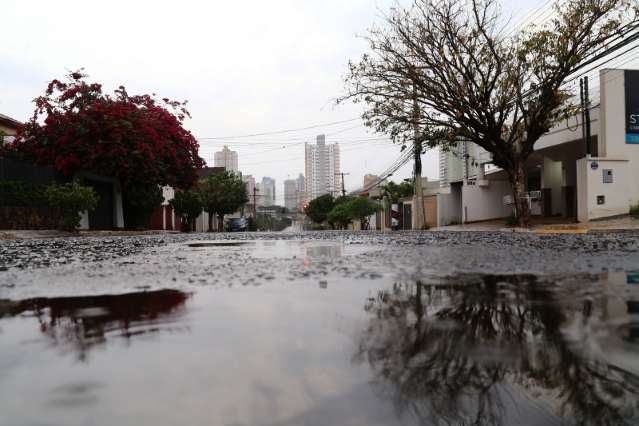 Chuva volta a Campo Grande ap&oacute;s mais de 20 dias de tempo seco