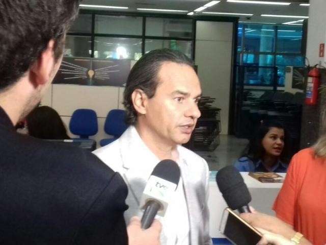 Prefeito promete pagar sal&aacute;rios dos servidores nesta sexta-feira