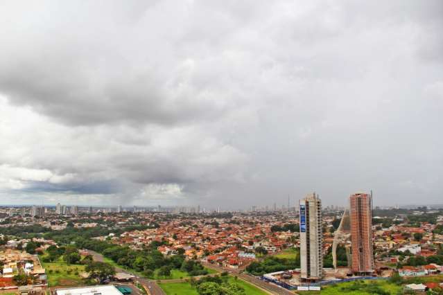 Frente fria avan&ccedil;a por MS com tempo nublado e chuva neste s&aacute;bado