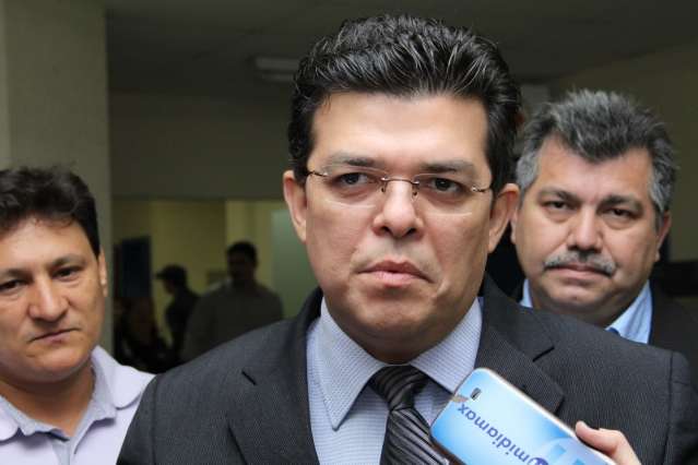 Olarte diz que comissionados preenchem vagas de aposentados