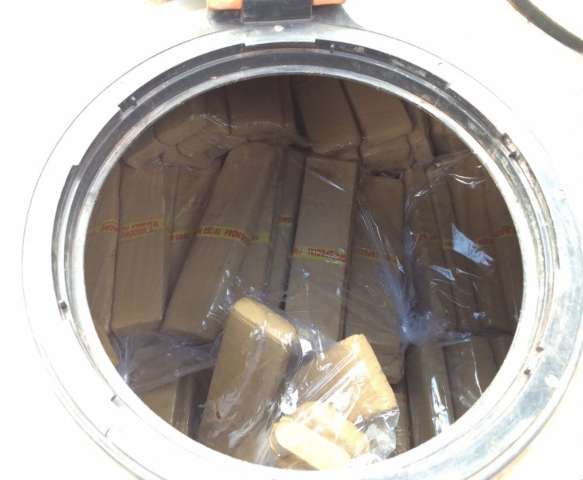 PM encontra 520kg de maconha escondida em pulverizador agr&iacute;cola