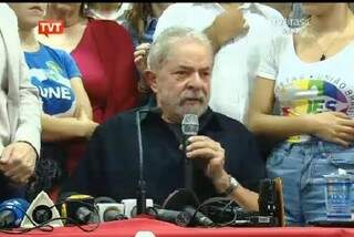 Lula faz pronunciamento na sede do PT após depor à Polícia Federal(Reprodução/TV Brasil/TVT)