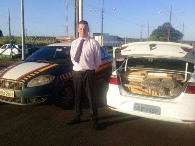 &quot;Engravatado&quot; &eacute; preso com coca&iacute;na e haxixe que seriam levados para SP 