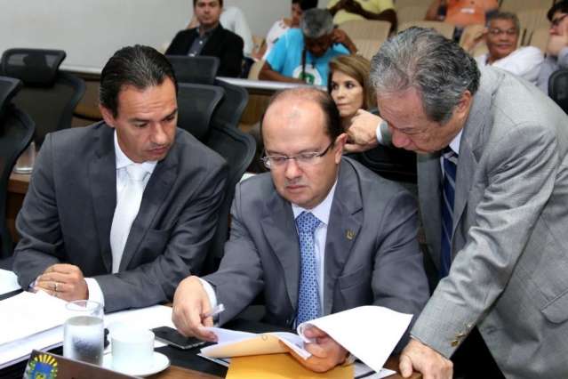 Emendas atrasam vota&ccedil;&atilde;o de projeto que reduz procuradores do MPC