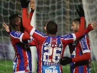 O Bahia agora espera pelo vencedor do confronto entre Botafogo e Nacional-PAR, quinta, no Engenhão. (Foto: GE/EFE)