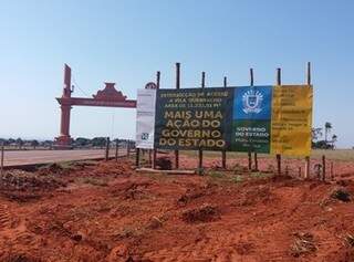 Obra na estrada que dá acesso ao distrito de Vila Quebracho em Anaurilândia (Foto: Governo/Divulgação)
