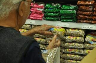Preço do feijão subiu em junho e desde então, tem pesado no bolso dos consumidores. (Foto: Alcides Neto)