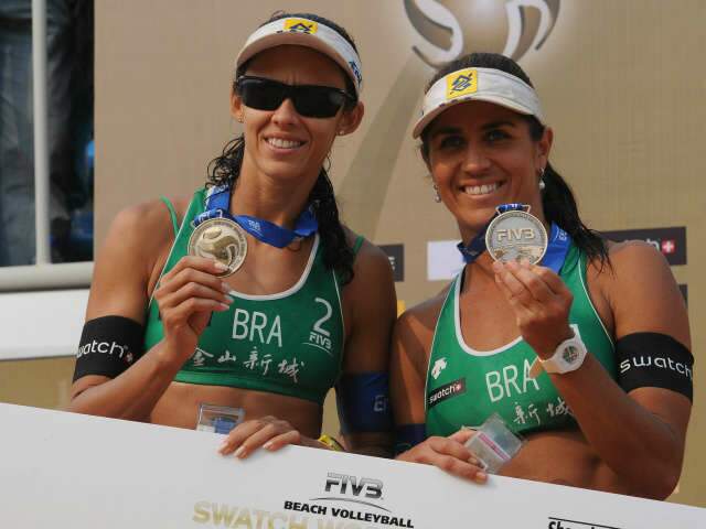  Talita fica com a prata em etapa do Circuito Mundial de Vol&ecirc;i de Praia