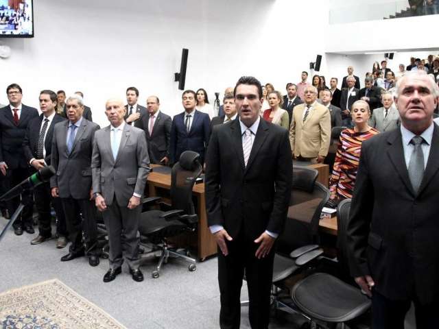 Em noite de homenagens, ex-governadores celebram trajet&oacute;ria em MS