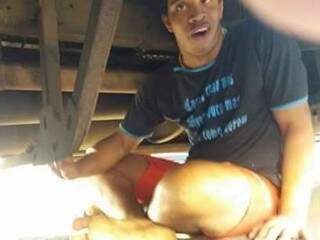 Wender Silva de Oliveira, 20 anos, embaixo de um ônibus (Foto: Arquivo Pessoal)