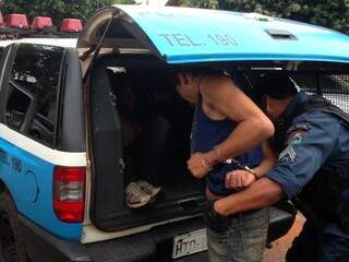 Dupla foi detida pela PM no final da manhã de hoje (Foto: Lucimar Couto)