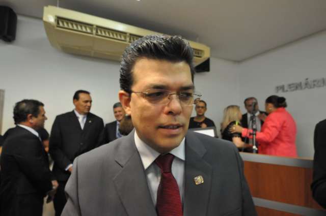 Prefeitura deposita hoje, mas s&oacute; libera quarta sal&aacute;rio de servidores