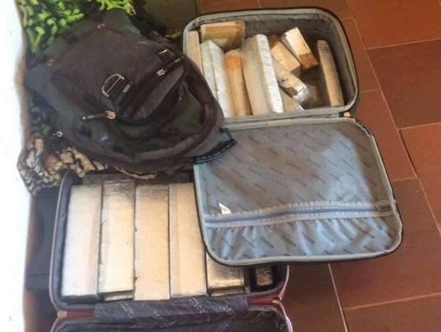 Pol&iacute;cia Militar apreende 23 kg de maconha com homem e adolescente
